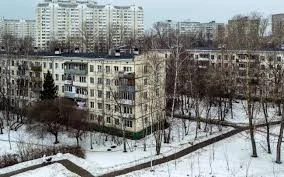 Теперь жильцов могут выселить из любого дома, если признают его старым: разбираем закон о реновации жилья