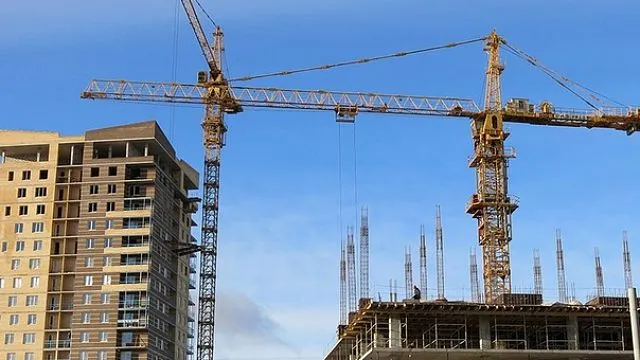 Кто здесь лишний: треть строек жилья может встать из-за карантина