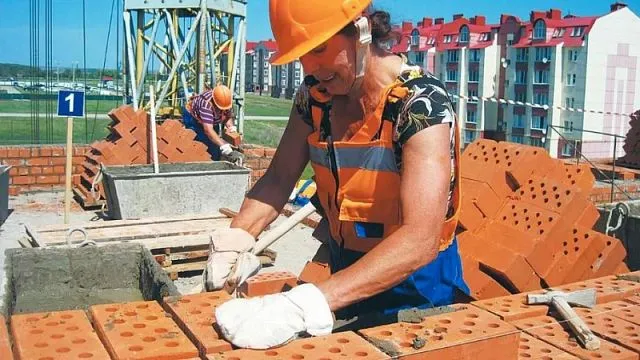 До строек не доходят руки. Как утолить кадровый голод?