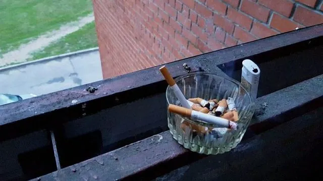 Можно ли курить на балконах: что говорит закон