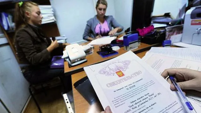 В России запретили дарить и менять доли в недвижимости без нотариуса