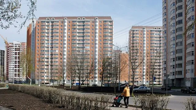 Цены на вторичные квартиры по всей России снизились на 3,4% за год